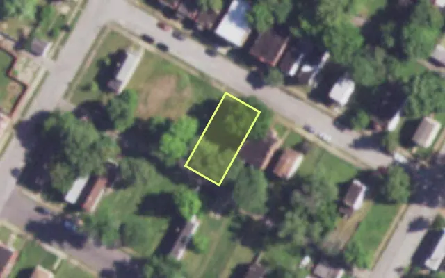 Aerial view of 4224 W FARLIN AV — vacant lot, St. Louis with approximate parcel outline