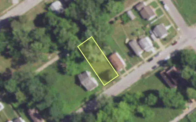 Aerial view of 5041 WREN AV — vacant lot, St. Louis with approximate parcel outline