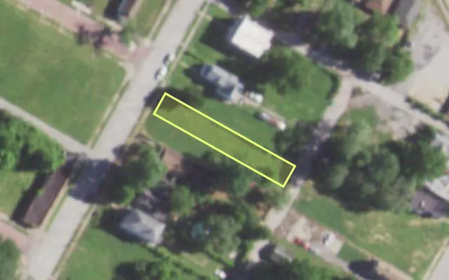 Aerial view of 2832 BURD AV — vacant lot, St. Louis with approximate parcel outline