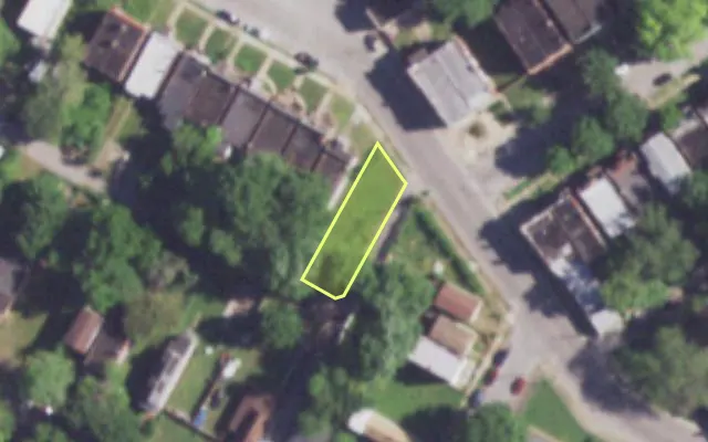 Aerial view of 4114 E CARTER AV — vacant lot, St. Louis with approximate parcel outline