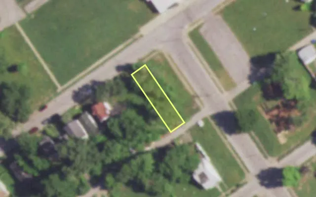 Aerial view of 4972 THRUSH AV — vacant lot, St. Louis with approximate parcel outline