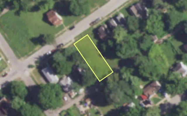 Aerial view of 5216 WREN AV — vacant lot, St. Louis with approximate parcel outline