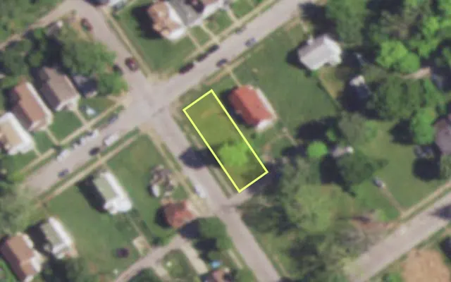 Aerial view of 4900 GENEVIEVE AV — vacant lot, St. Louis with approximate parcel outline