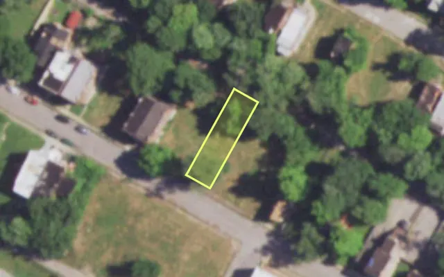 Aerial view of 4551 ALDINE AV — vacant lot, St. Louis with approximate parcel outline