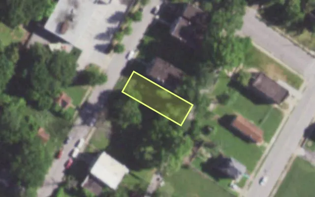 Aerial view of 1432 LAUREL ST — vacant lot, St. Louis with approximate parcel outline