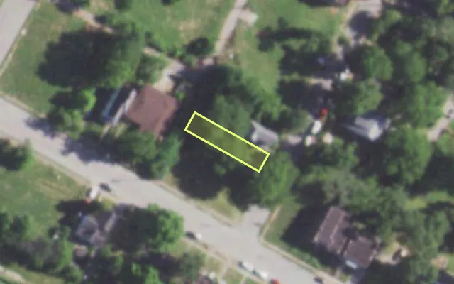 Aerial view of 2507 CHESTER ST — vacant lot, St. Louis with approximate parcel outline