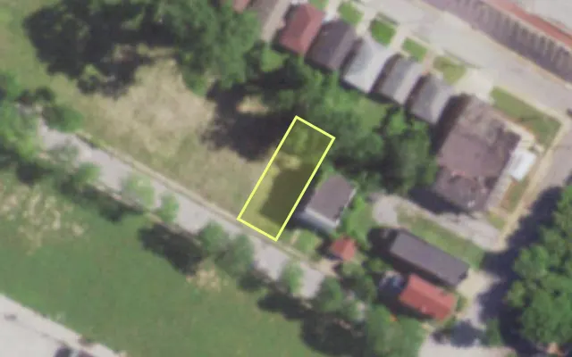 Aerial view of 4921 ALDINE PL — vacant lot, St. Louis with approximate parcel outline