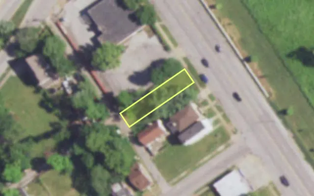 Aerial view of 5846 W FLORISSANT AV — vacant lot, St. Louis with approximate parcel outline