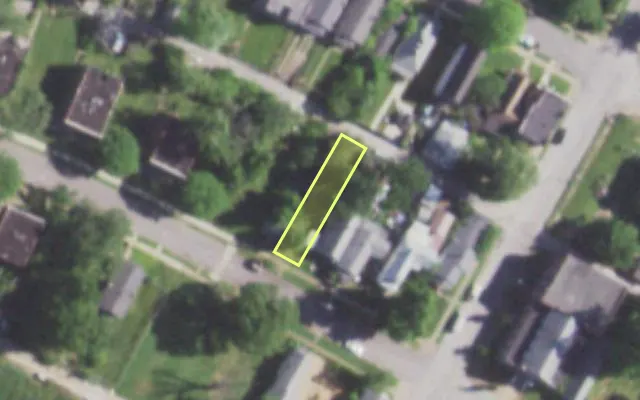 Aerial view of 5615 LABADIE AV — vacant lot, St. Louis with approximate parcel outline