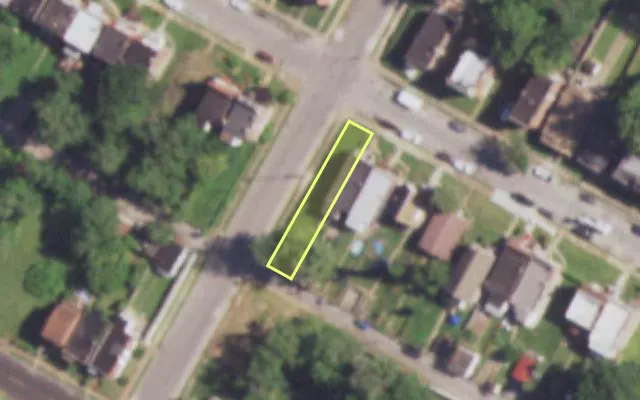 Aerial view of 4630 LABADIE AV — vacant lot, St. Louis with approximate parcel outline