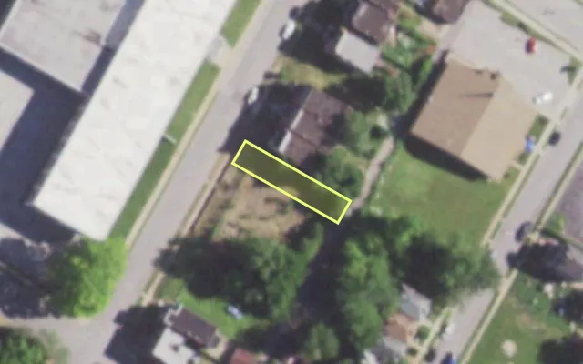 Aerial view of 1376 CLARA AV — vacant lot, St. Louis with approximate parcel outline