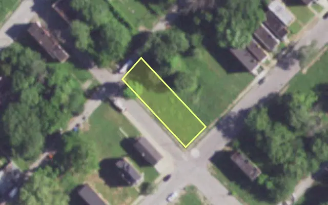 Aerial view of 2127 E COLLEGE AV — vacant lot, St. Louis with approximate parcel outline