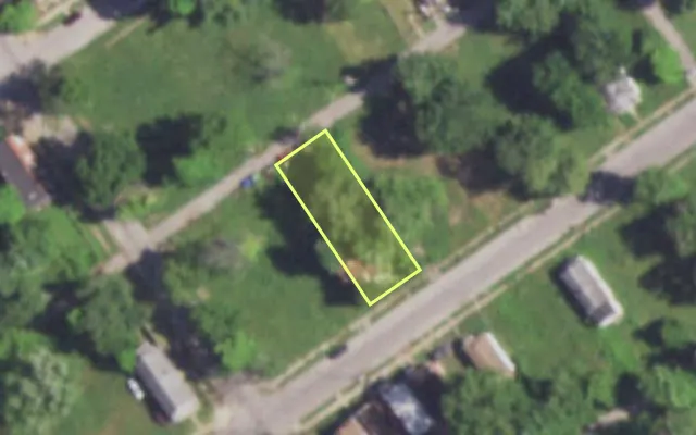 Aerial view of 5511 THRUSH AV — vacant lot, St. Louis with approximate parcel outline