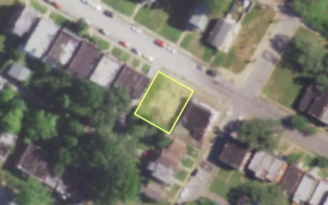 Aerial view of 5106 ST LOUIS AV — vacant lot, St. Louis with approximate parcel outline