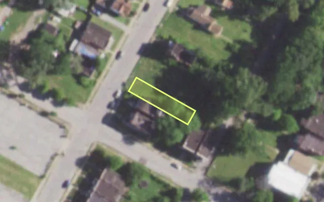 Aerial view of 1904 BELT AV — vacant lot, St. Louis with approximate parcel outline