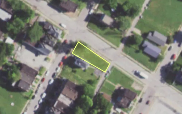 Aerial view of 1398 BLACKSTONE AV — vacant lot, St. Louis with approximate parcel outline
