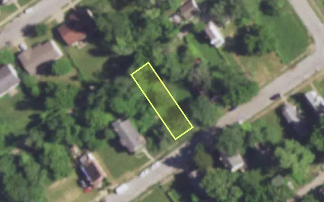 Aerial view of 5455 WREN AV — vacant lot, St. Louis with approximate parcel outline