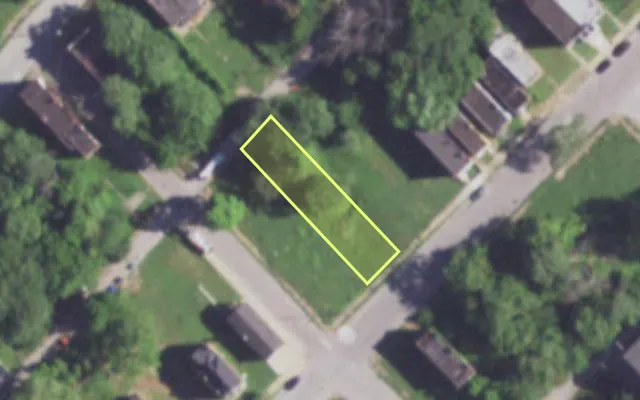 Aerial view of 2123 E COLLEGE AV — vacant lot, St. Louis with approximate parcel outline