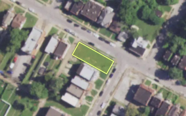 Aerial view of 3939 N TAYLOR AV — vacant lot, St. Louis with approximate parcel outline