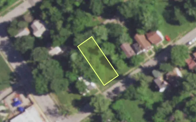 Aerial view of 5011 THRUSH AV — vacant lot, St. Louis with approximate parcel outline