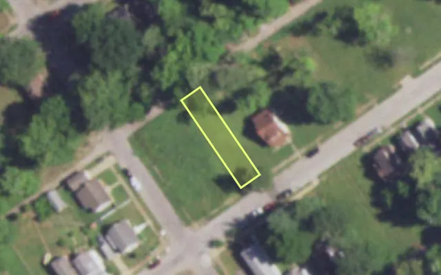 Aerial view of 5209 WREN AV — vacant lot, St. Louis with approximate parcel outline