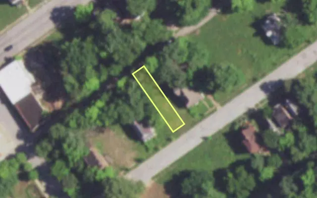 Aerial view of 5321 GERALDINE AV — vacant lot, St. Louis with approximate parcel outline