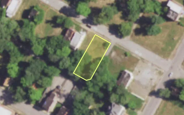Aerial view of 4518 COTE BRILLIANTE AV — vacant lot, St. Louis with approximate parcel outline
