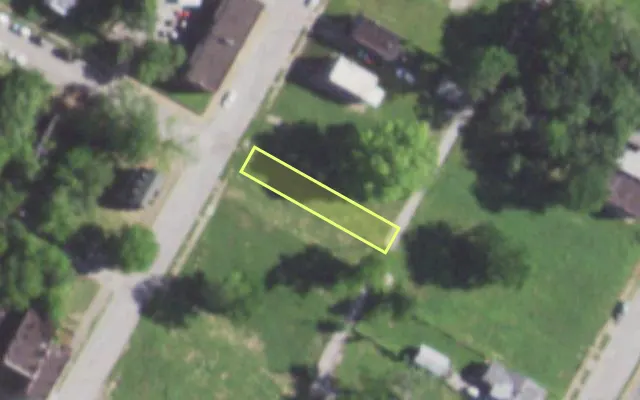 Aerial view of 2526 CLARA AV — vacant lot, St. Louis with approximate parcel outline
