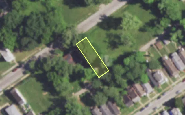 Aerial view of 5430 THRUSH AV — vacant lot, St. Louis with approximate parcel outline
