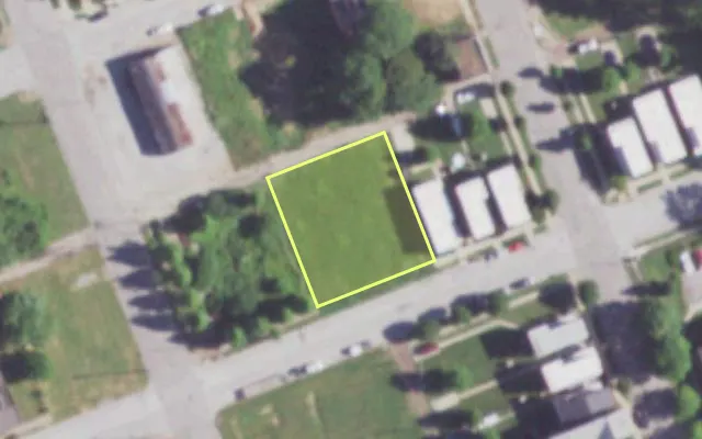 Aerial view of 1311 CLINTON ST — vacant lot, St. Louis with approximate parcel outline