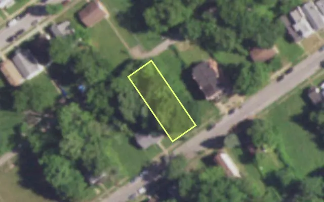 Aerial view of 5233 ROBIN AV — vacant lot, St. Louis with approximate parcel outline