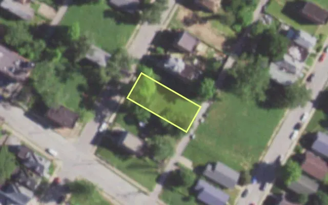 Aerial view of 1412 BLACKSTONE AV — vacant lot, St. Louis with approximate parcel outline