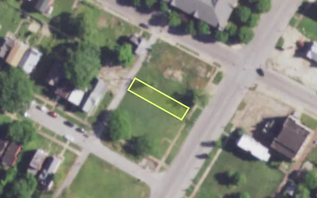 Aerial view of 4245 WARNE AV — vacant lot, St. Louis with approximate parcel outline