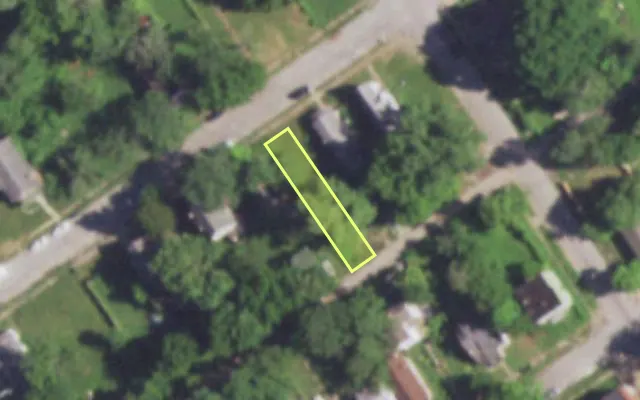 Aerial view of 5466 WREN AV — vacant lot, St. Louis with approximate parcel outline