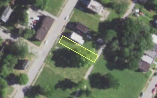 Aerial view of 2600 CLARA AV — vacant lot, St. Louis with approximate parcel outline