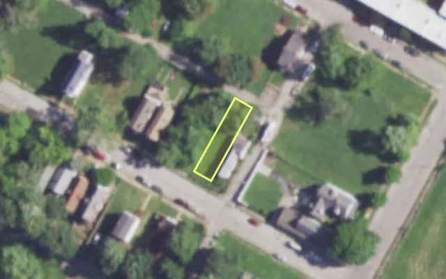 Aerial view of 4421 BESSIE AV — vacant lot, St. Louis with approximate parcel outline