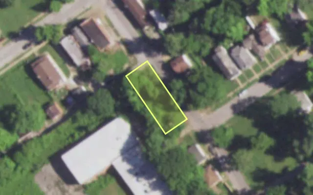 Aerial view of 5479 DAVISON AV — vacant lot, St. Louis with approximate parcel outline
