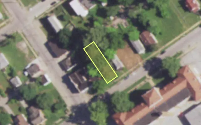 Aerial view of 5009 DAVISON AV — vacant lot, St. Louis with approximate parcel outline