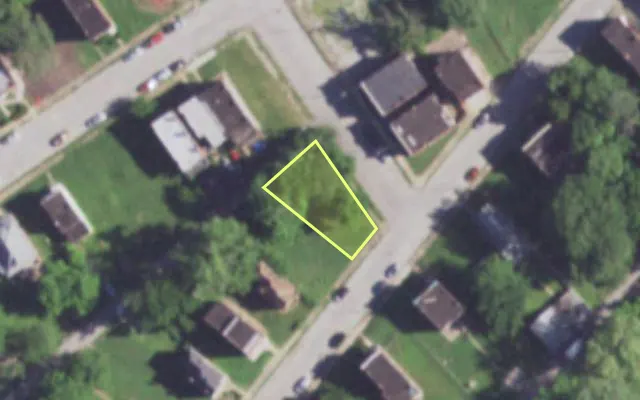 Aerial view of 2131 E WARNE AV — vacant lot, St. Louis with approximate parcel outline