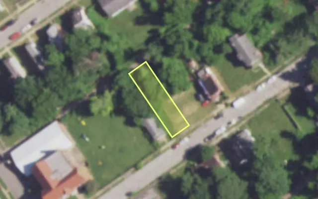 Aerial view of 5427 WREN AV — vacant lot, St. Louis with approximate parcel outline