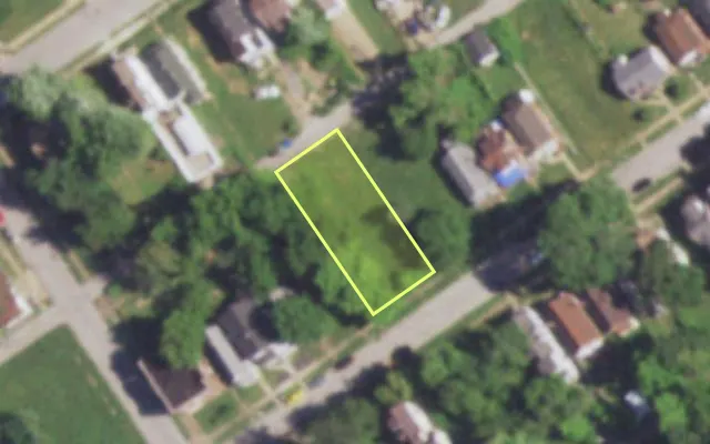 Aerial view of 4921 PLOVER AV — vacant lot, St. Louis with approximate parcel outline
