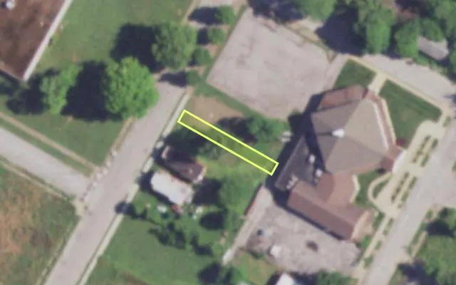Aerial view of 2410 WHITTIER ST — vacant lot, St. Louis with approximate parcel outline