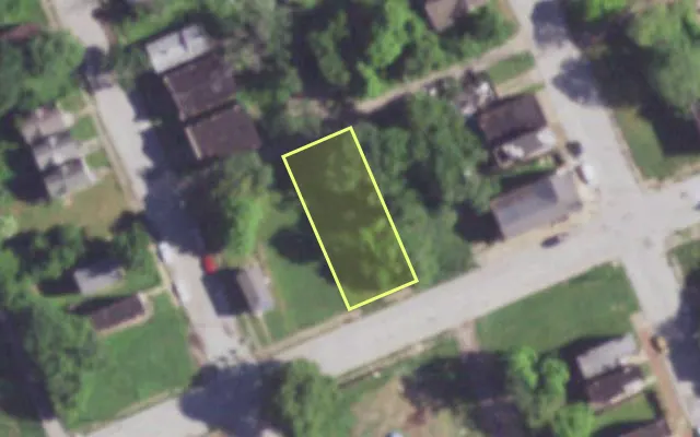 Aerial view of 2015 PENROSE ST — vacant lot, St. Louis with approximate parcel outline