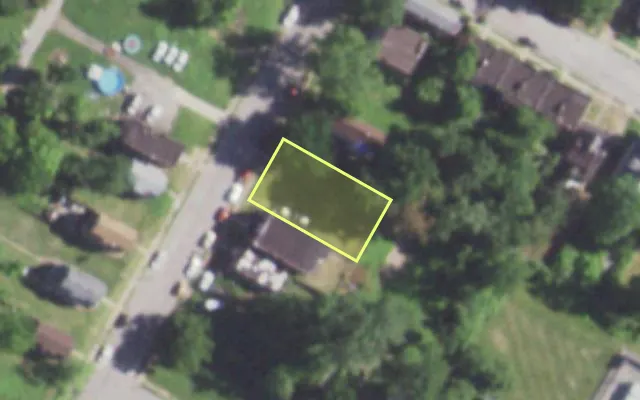 Aerial view of 2722 ARLINGTON AV — vacant lot, St. Louis with approximate parcel outline