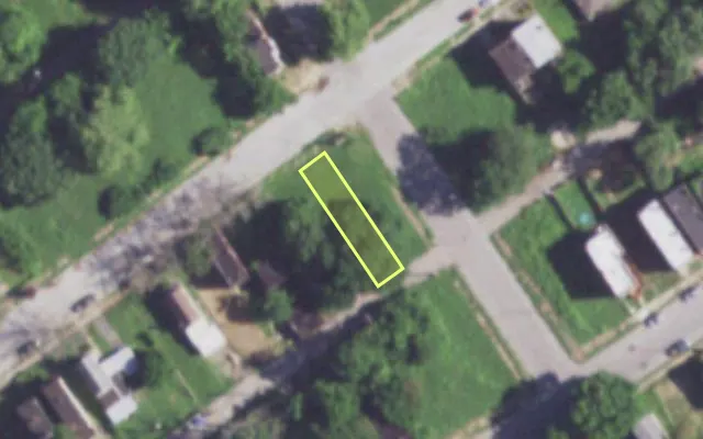 Aerial view of 2104 DESOTO AV — vacant lot, St. Louis with approximate parcel outline