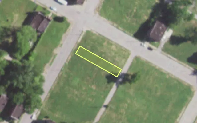 Aerial view of 1972 CLARA AV — vacant lot, St. Louis with approximate parcel outline