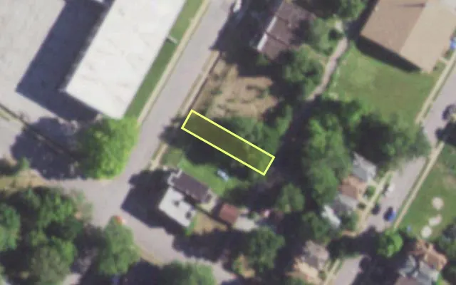Aerial view of 1366 CLARA AV — vacant lot, St. Louis with approximate parcel outline