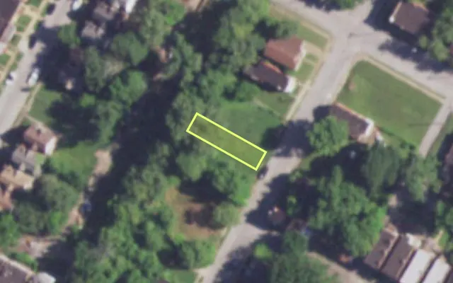 Aerial view of 4033 CAMELLIA AV — vacant lot, St. Louis with approximate parcel outline