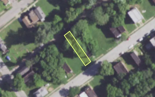 Aerial view of 1907 DESOTO AV — vacant lot, St. Louis with approximate parcel outline