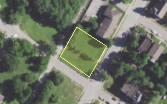 Aerial view of 6101 LOTUS AV — vacant lot, St. Louis with approximate parcel outline